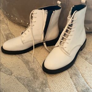 Never worn! Sam Edelman summer white bootie